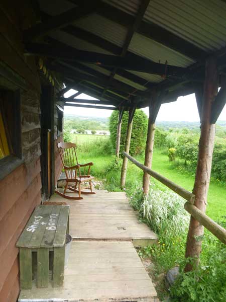 Preseli cabin porch - Northlodge eco-camping